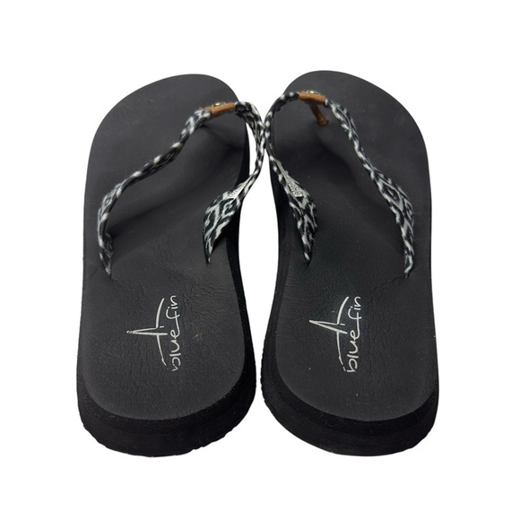 BlueFin Womens Thong Flip Flops Black with Black & White Pattern Straps Size 11 - Picture 4 of 9
